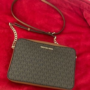 Authentic Michael Kors Jet Set Crossbody